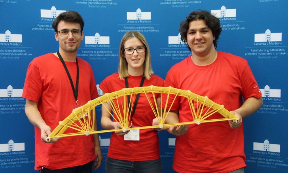 UL FGG students built a spaghetti bridge with 105.86 kg of load-carrying capacity