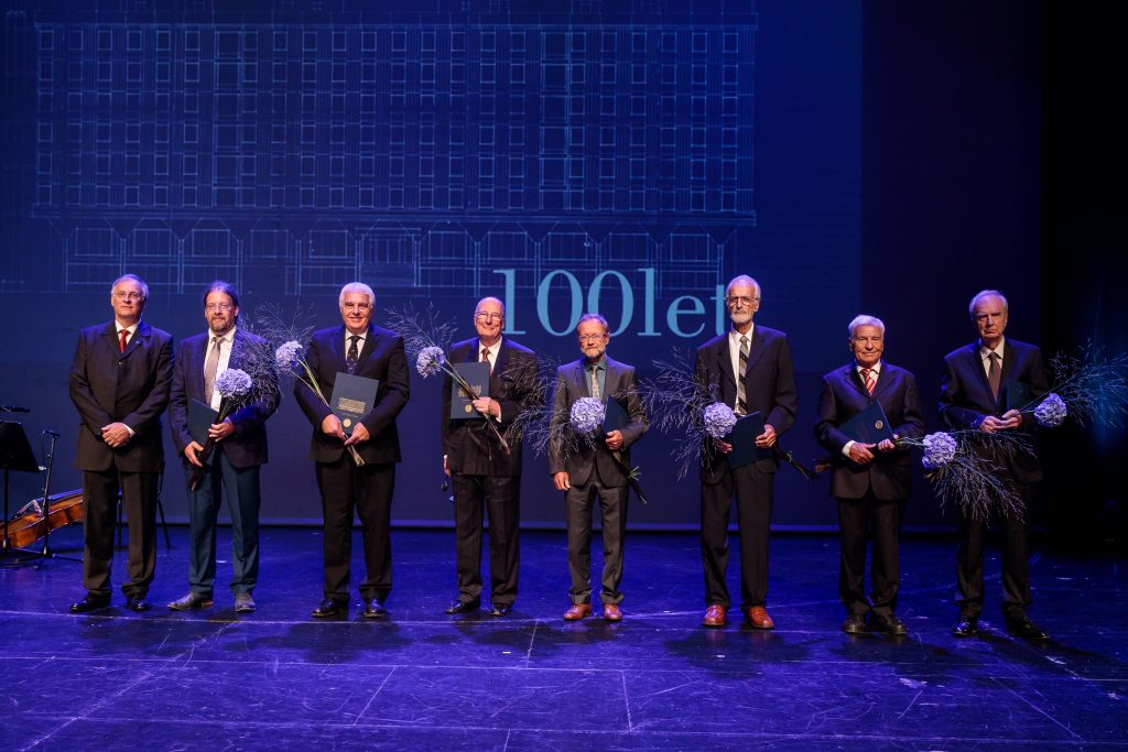 Dean prof. Matjaž Mikoš with recipients of golden awards (from left to right: prof. Matjaž Mikoš, doc. Gerhard Navratil, prof. Uwe Stilla, prof. Erik Stubkjær, prof. Miran Saje, prof. Rudi Rajar, prof. Andrej Pogačnik, acad. prof. Peter Fajfar).